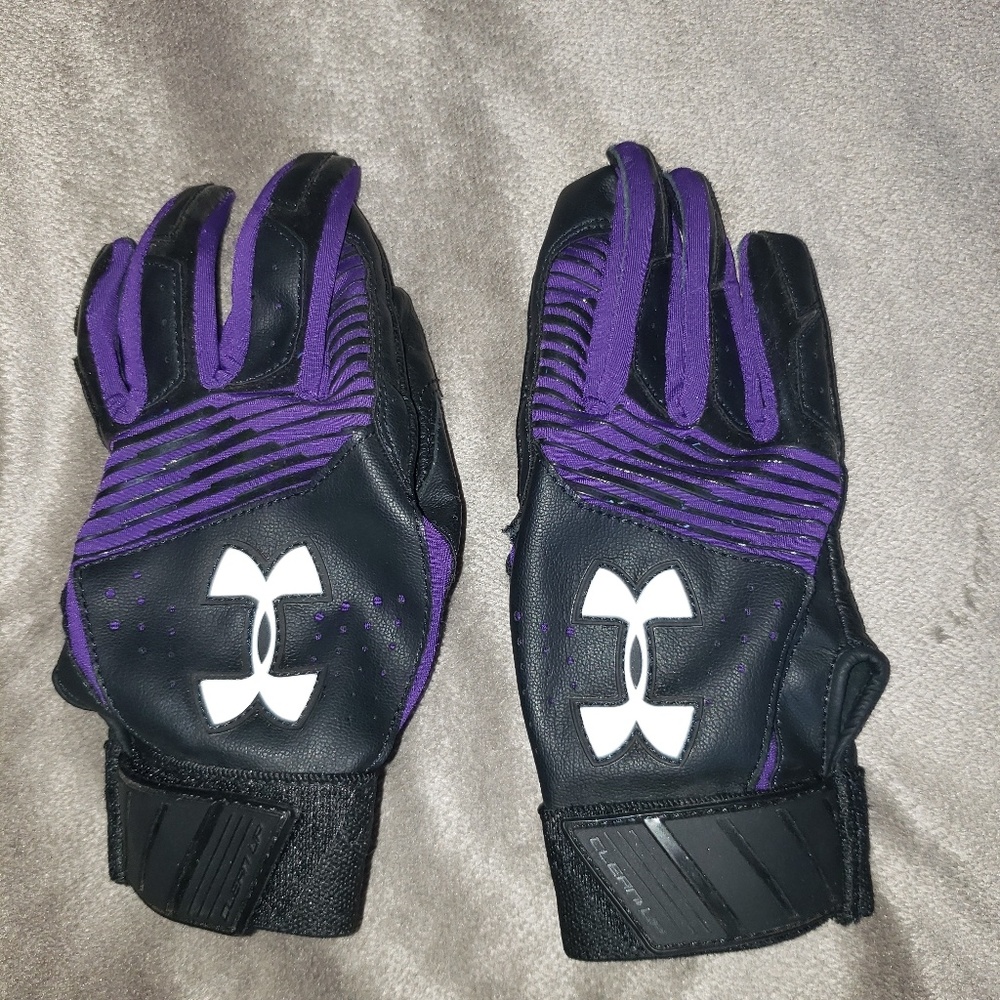 Under armor brand youth small batting gloves